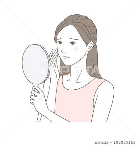 鏡を見る肌トラブルに悩む女性 108035163