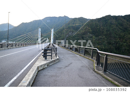 不動大橋からの眺め あがつま湖 早朝の風景 不動大橋からの眺め あがつま湖 早朝の風景 108035392