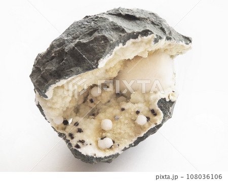 オケナイト 母岩付き（オーケン石） 108036106