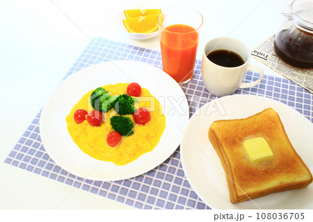 朝食をとる 朝食をとる 108036705