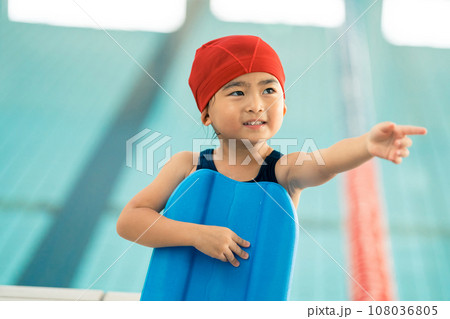 幼児向けのスイミングスクール 108036805