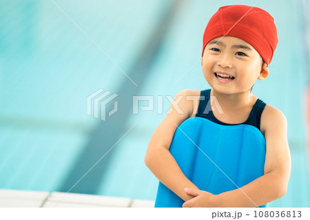幼児向けのスイミングスクール 108036813