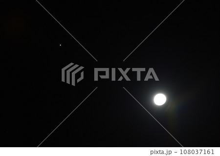 北杜市白州町、十月、月齢16.1十六夜の月に寄添う木星 108037161