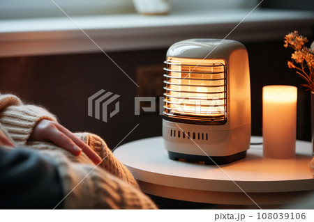 電気ストーブで手を温めるイメージ「AI生成画像」 108039106