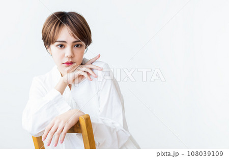 若い女性のビューティーイメージ 108039109