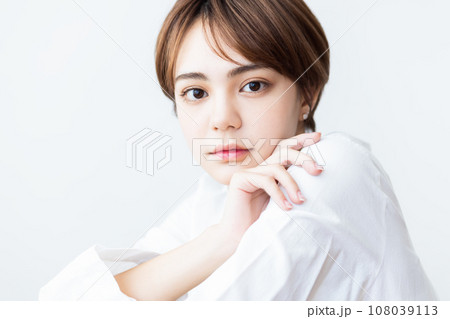 若い女性のビューティーイメージ 108039113