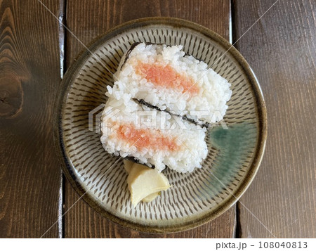 熟成生たらこおにぎり 三角おむすびと沢庵 108040813