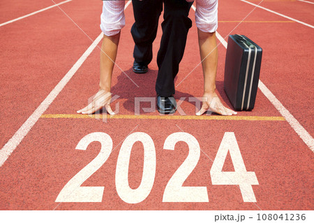 Business Man ready for run and sprint on the track with 2024 success concept 108041236