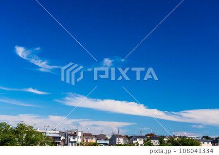 爽やかな青空と街の風景 108041334