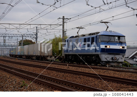 東海道本線を走るEF210-132コンテナ貨物列車 東海道本線を走るEF210-132コンテナ貨物列車 108041443