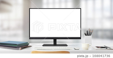 オフィスのデスクの上にあるパソコンの液晶モニター 108041736