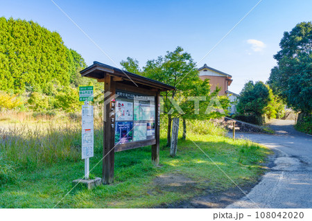 熊野古道　発心門王子バス停（和歌山県田辺市本宮町） 108042020