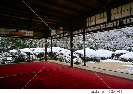 積雪の京都市 詩仙堂丈山寺 唐様庭園 積雪の京都市 詩仙堂丈山寺 唐様庭園 108044113