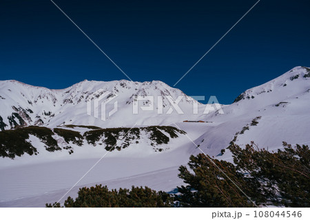 立山室堂の冬景色 立山室堂の冬景色 108044546
