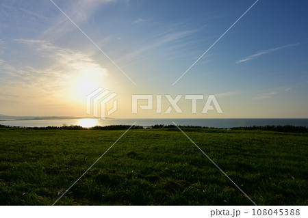 能取岬からの夕日 能取岬からの夕日 108045388