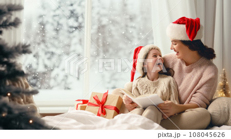 mother and daughter girl reading a book 108045626