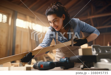 carpenter is working in workshop 108045735