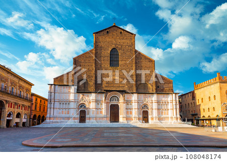 View of Basilica di San Petronio on sunrise. Bologna, Italy 108048174