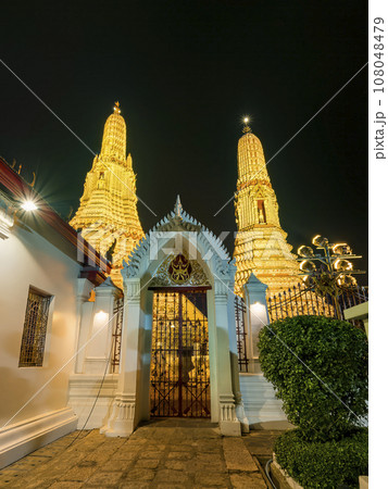 タイ・バンコク～ライトアップされた夜のワットアルン / Wat Arun, Bangkok 108048479