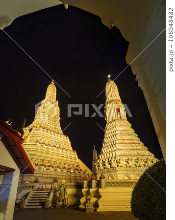 タイ・バンコク~ライトアップされた夜のワットアルン / Wat Arun, Bangkok タイ・バンコク~ライトアップされた夜のワットアルン / Wat Arun, Bangkok 108048482