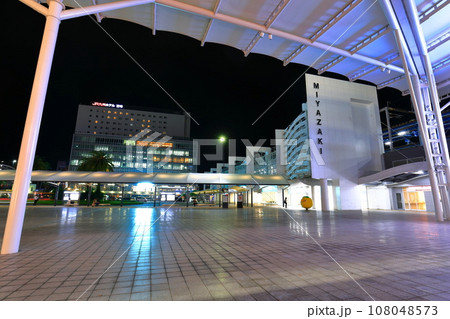 【宮崎県】JR宮崎駅の夜景 108048573