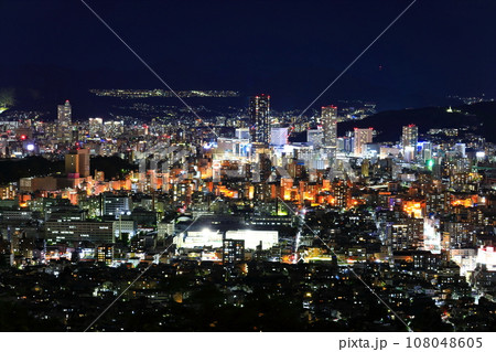 【広島県】黄金山から見た広島の夜景 108048605