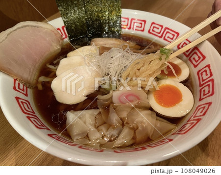 淡麗中華そば 透き通ったスープの醤油ラーメン 淡麗中華そば 透き通ったスープの醤油ラーメン 108049026