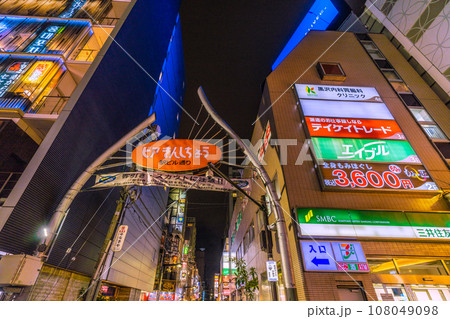 日本の東京都市景観 錦糸町駅前の繫華街などを望む 日本の東京都市景観 錦糸町駅前の繫華街などを望む 108049098