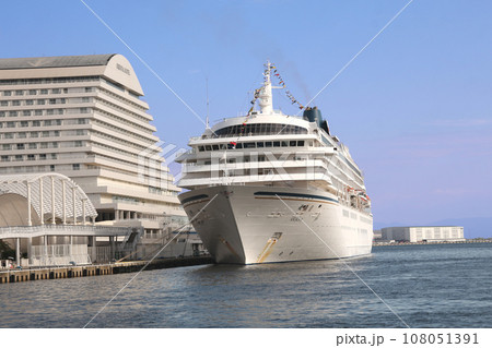 神戸港中突堤の客船 108051391