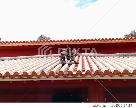 シーサーの置物　〜shisa figurine 108051434