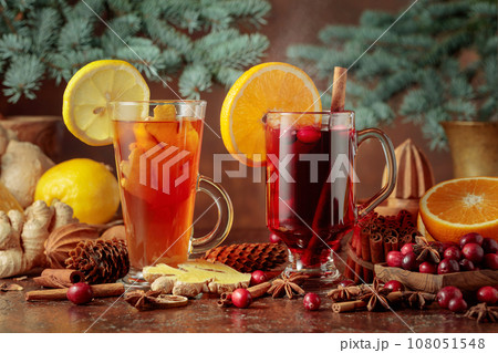 Hot Christmas drinks with ingredients. 108051548
