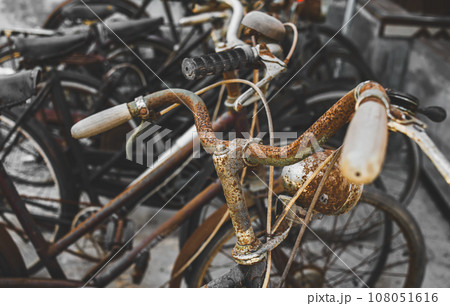 Old and dirty with rusty classic bicycle 108051616