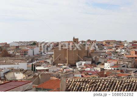 View of Santa Cruz de la Zarza from the church of Santiago Apostol 108052202