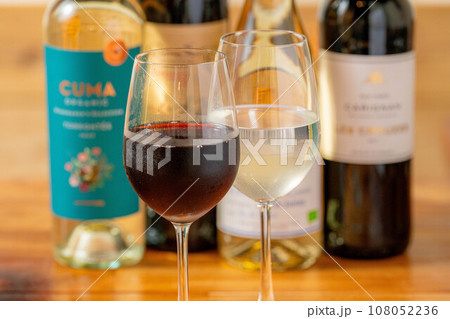 ワインのある風景 108052236