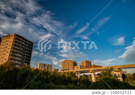 大阪モノレール彩都線夕景 大阪モノレール彩都線夕景 108052512