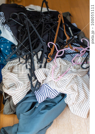断捨離　衣替え 片づけ 108055111