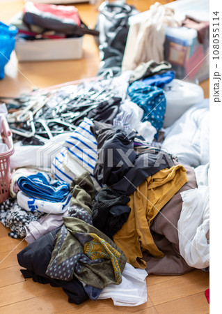 断捨離　衣替え 片づけ 108055114