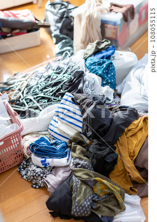 断捨離　衣替え 片づけ 108055115