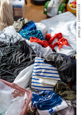 断捨離　衣替え 片づけ 108055118
