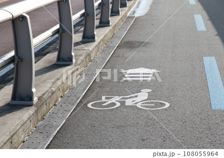 妙典橋の自転車ナビマーク 妙典橋の自転車ナビマーク 108055964