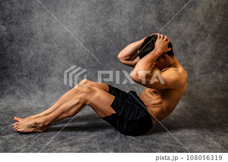 筋骨隆々な鍛えられた男性の肉体 筋骨隆々な鍛えられた男性の肉体 108056319