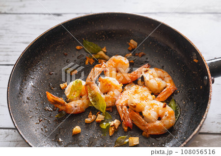 ガーリックシュリンプ作り ガーリックシュリンプ作り 108056516