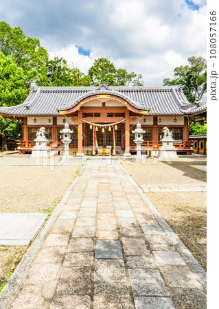 大阪府枚方市の百済王神社　拝殿 108057166