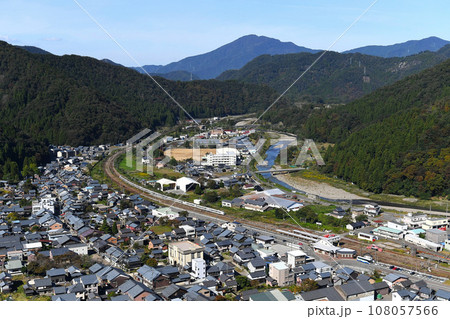 特急「サンダーバード」　北陸本線・今庄駅 108057566