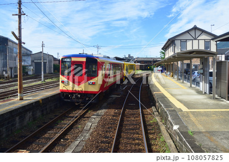 長崎県島原鉄道線、島原港駅から古部駅までの車窓風景(2022年9月) 長崎県島原鉄道線、島原港駅から古部駅までの車窓風景(2022年9月) 108057825