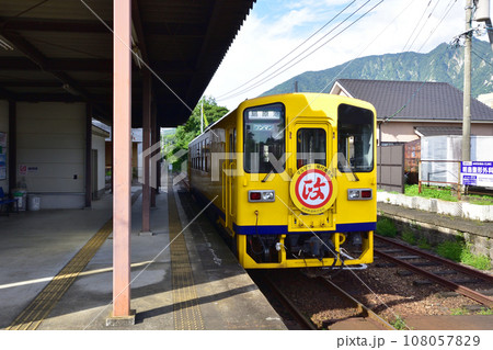 長崎県島原鉄道線、島原港駅から古部駅までの車窓風景(2022年9月) 長崎県島原鉄道線、島原港駅から古部駅までの車窓風景(2022年9月) 108057829