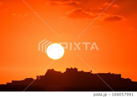 軍艦島の夕景 108057991