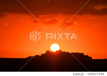 軍艦島の夕景 軍艦島の夕景 108057999