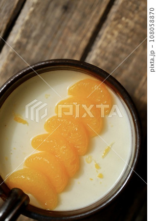 和食器に作ったみかんを飾ったヨーグルトゼリー 和食器に作ったみかんを飾ったヨーグルトゼリー 108058870