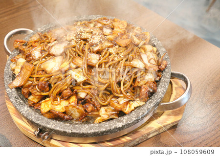 石焼きチャジャン麺（韓国） 108059609
